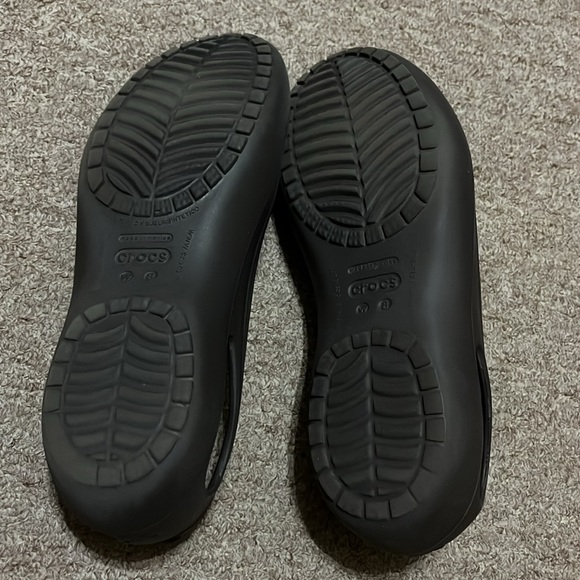 Crocs. 💕 - Picture 5 of 6